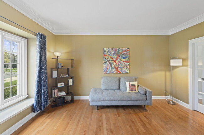 Building Photo - 229 E 57th St