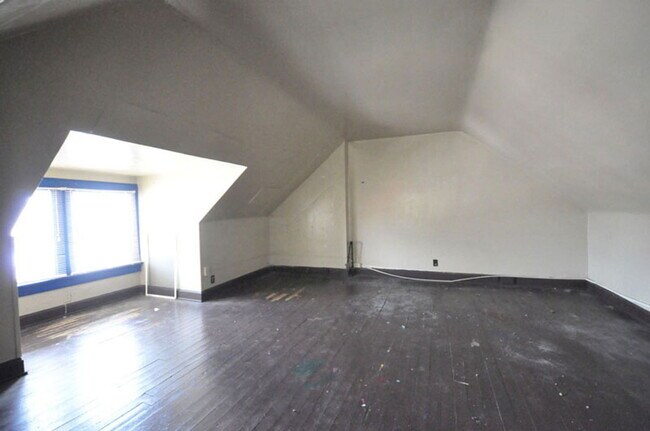 Building Photo - 177 E 11th Ave