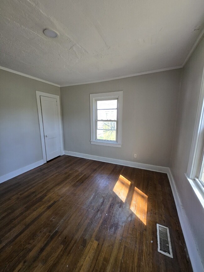 Building Photo - Single Level 2 Bedroom House Near Amnicola Hwy