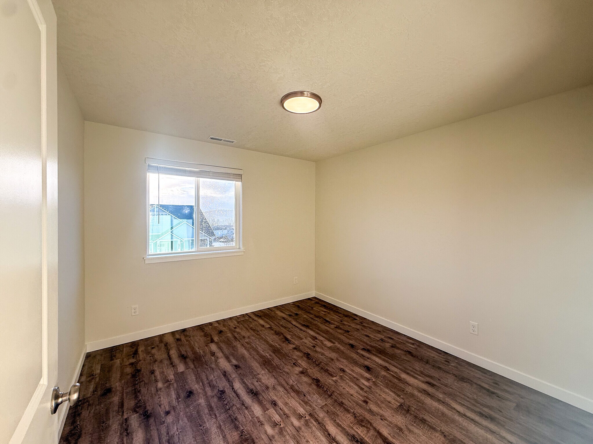 Building Photo - 507 NW Hillcrest Dr