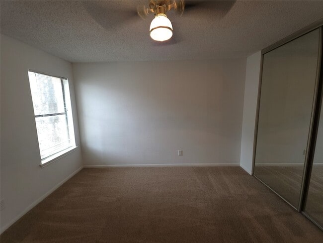 Building Photo - 7126 Deer Creek Ct