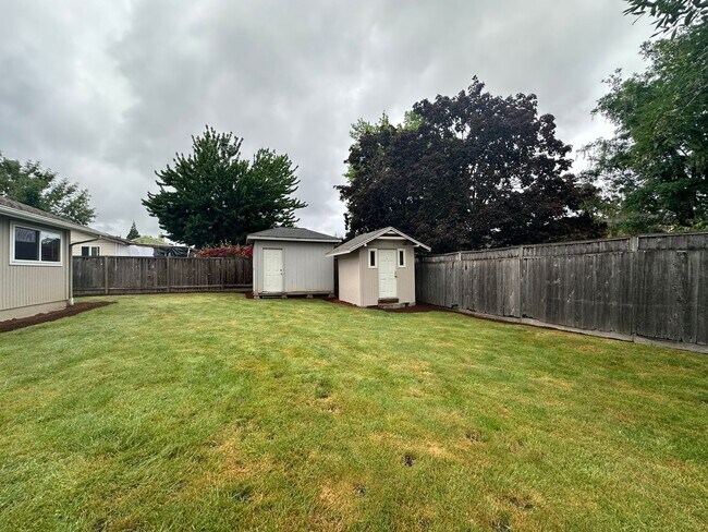 Building Photo - Updated Three Bedroom Home in North Salem
