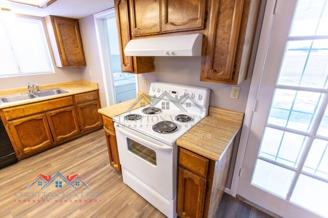 Building Photo - 3749 E Hopi Ave