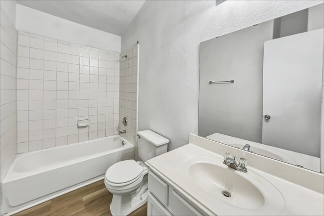 Building Photo - 1631 Laura Anne Dr