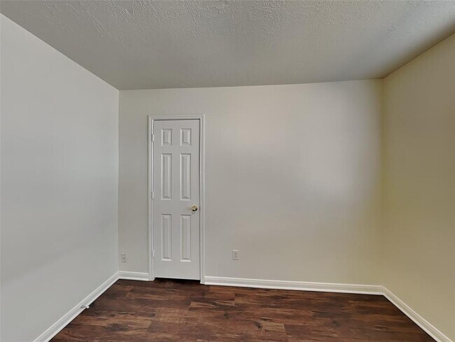 Building Photo - 10719 Scenic Dr