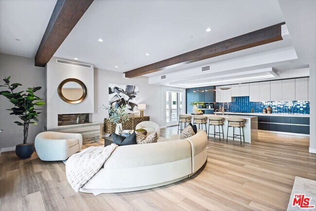 Primary Photo - 160 N La Peer Dr