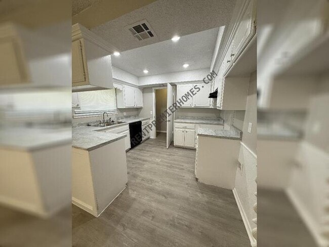 Building Photo - 1712 Haven Dr