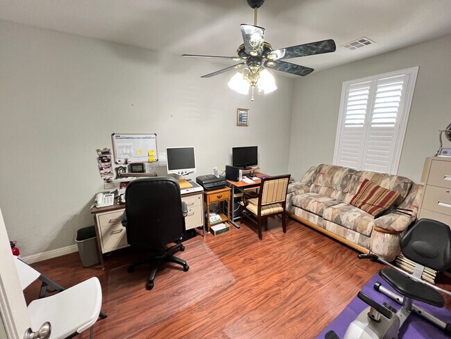 Building Photo - 1 Story 4Bed Pool Built in BBQ