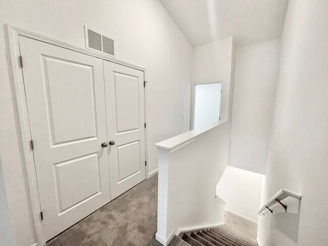 Building Photo - 2 Bedroom Townhome in Lowell (Minutes from I-85)- MOVE IN READY