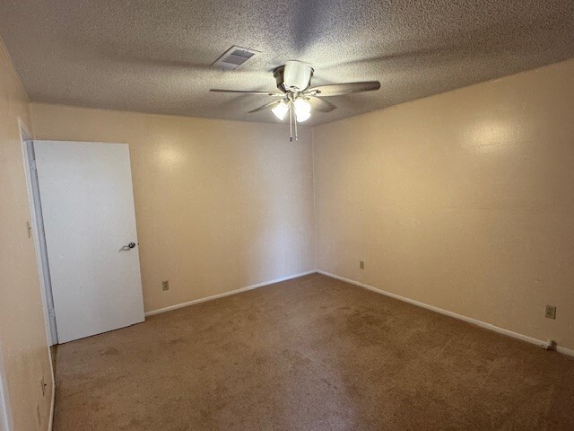 Building Photo - 300 Ling St