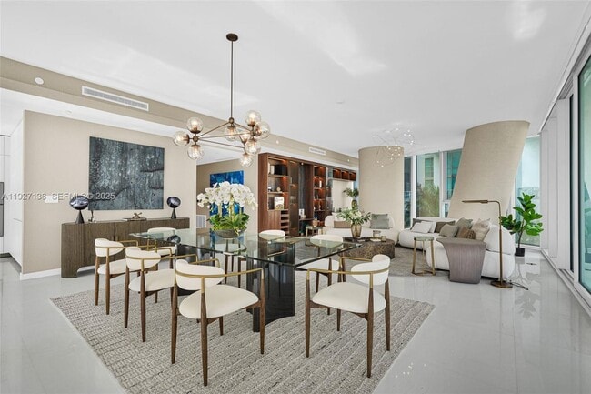 Building Photo - 300 Biscayne Blvd Way