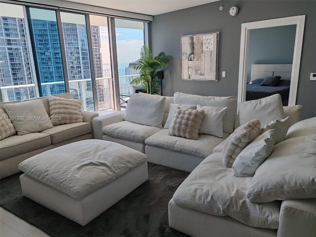 Building Photo - 200 Biscayne Blvd Way