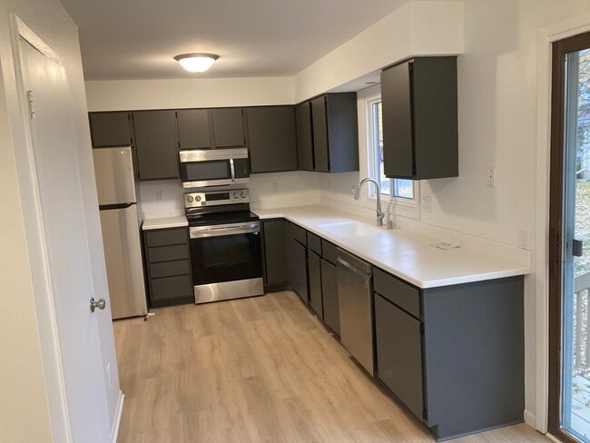 Building Photo - 431 N Thompson Rd