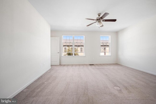 Building Photo - 22926 Spicebush Dr