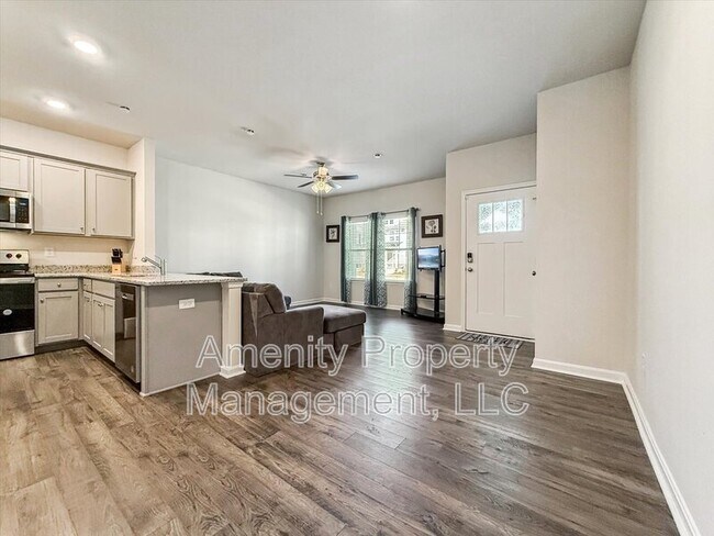 Building Photo - 1529 Stanford Ln