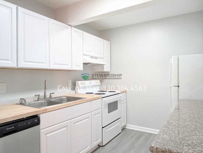 Primary Photo - 691 Carroll St