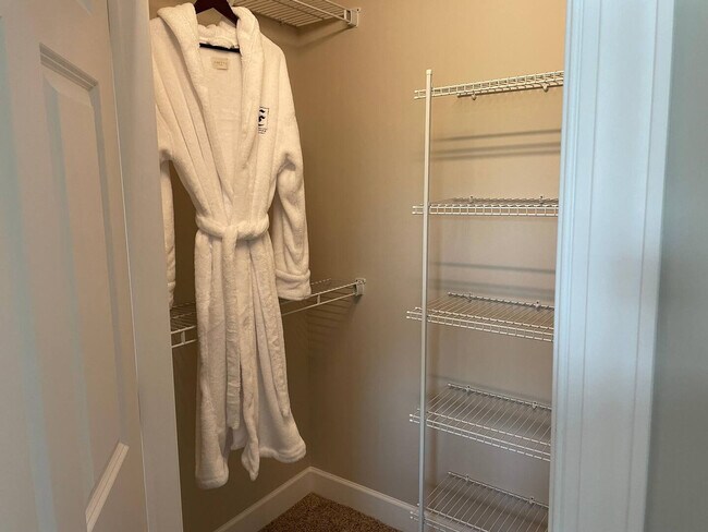 Building Photo - 740 Zumstein Ln