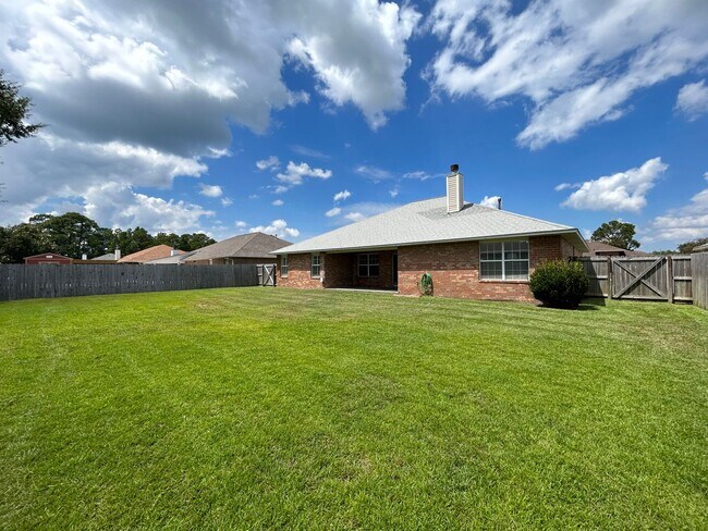 Building Photo - 4BR/3BA with privacy fenced backyard