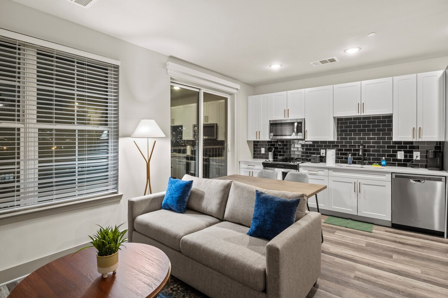 Building Photo - 2026 Clifton Ave