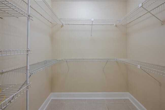 Building Photo - 434 Lakeview Dr