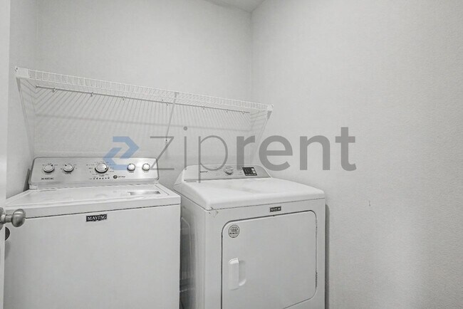 Building Photo - Unit