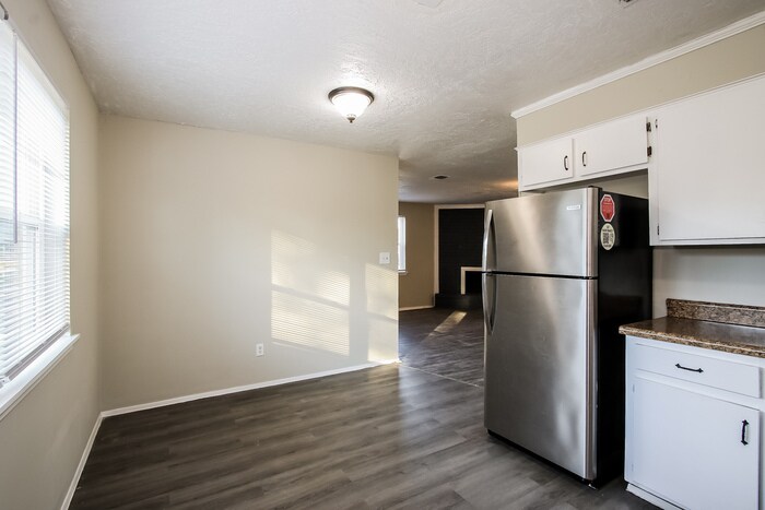 Building Photo - 3709 Beacon Hill Dr
