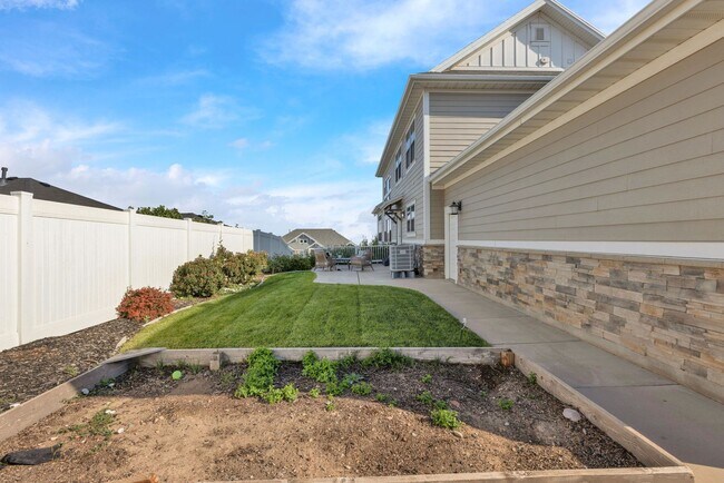 Building Photo - Luxury North Salt Lake Home with Mountain Views, Office & Fully Fenced Yard