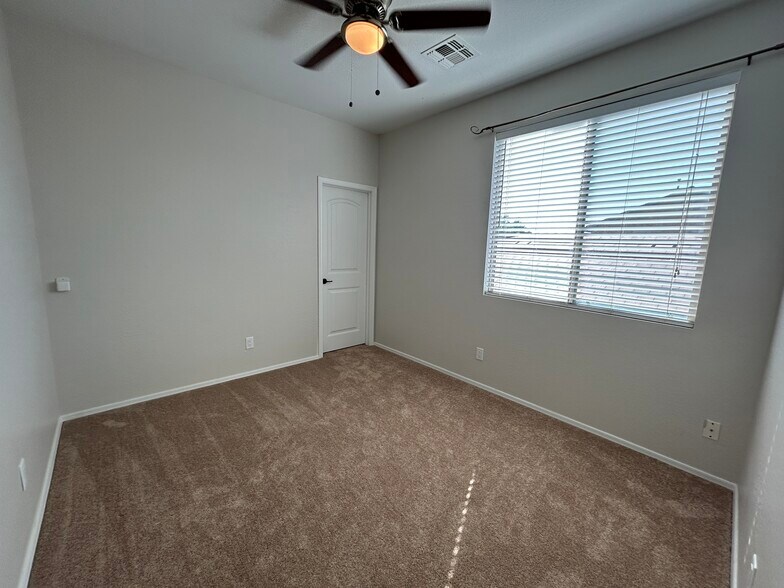 Building Photo - 4123 E Cherry Hills Dr
