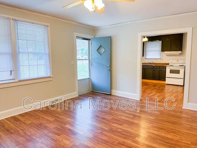 Building Photo - 10 Yellowstone Dr