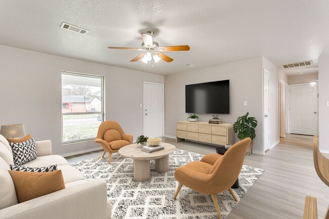 Building Photo - *BACK TO SCHOOL MOVE IN SPECIAL* $200 OFF ...