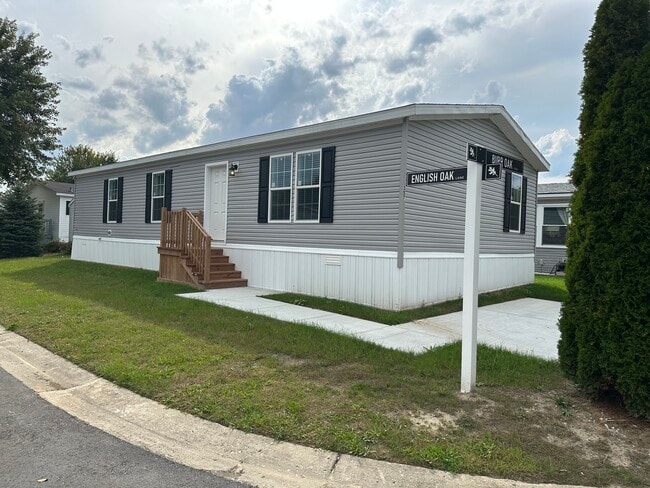 Building Photo - 357 English Oak Ln