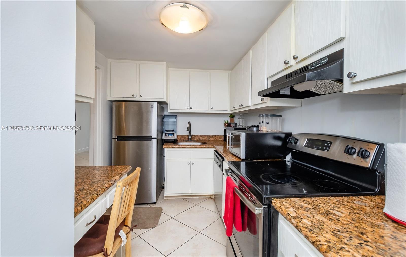 Building Photo - 905 Brickell Bay Dr