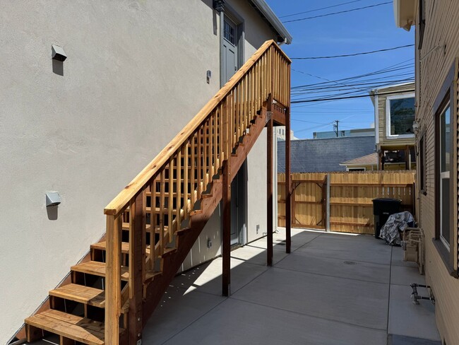 Building Photo - New Downtown Construction 650 Sqft. 1 Bedr...