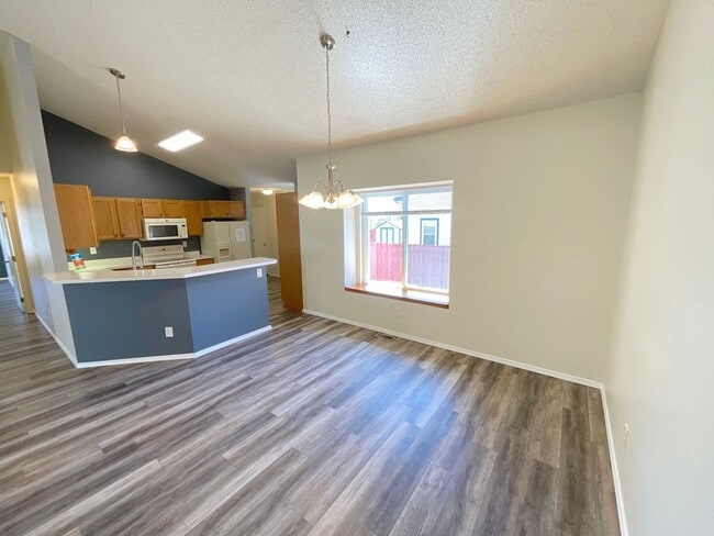 Building Photo - 4 Bedroom Home Available Near Research Pkwy & Scarborough Dr!