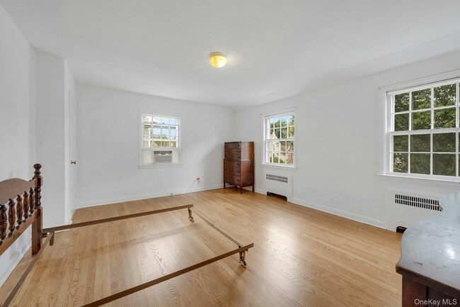 Building Photo - 136 White Rd
