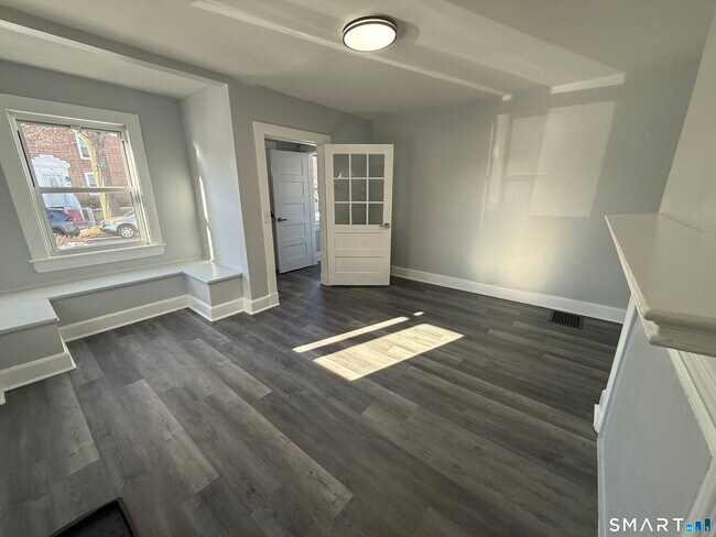 Building Photo - 36-40-40 Carver St