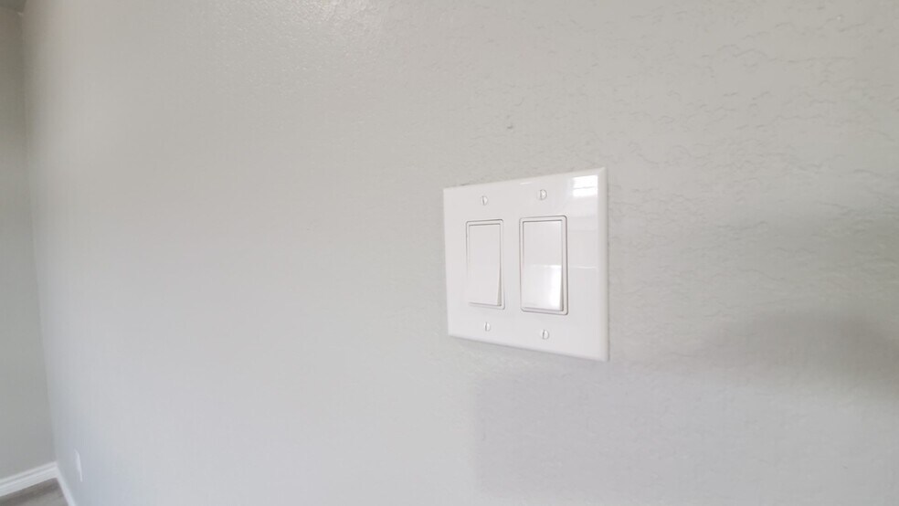 Building Photo - 1416 Tulip Ln