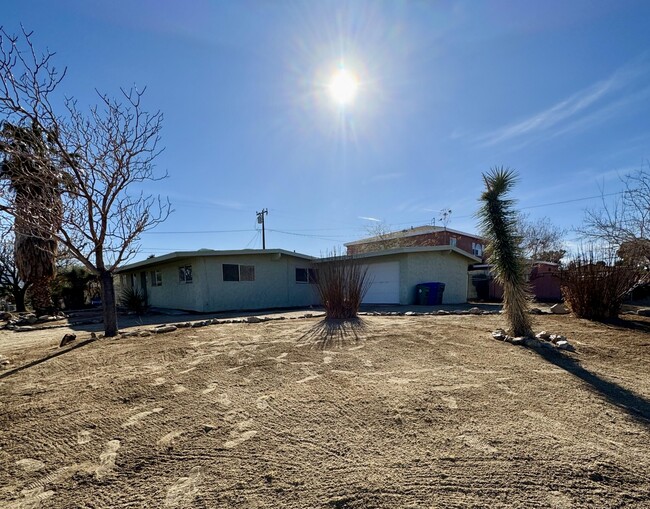 Building Photo - 5958 El Reposo St