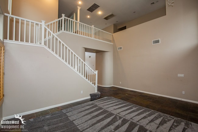 Building Photo - Spacious Home with Casita, Pool & Prime Las Vegas Location!