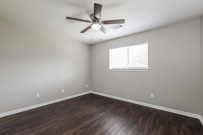 Building Photo - 521 Cedar Ave