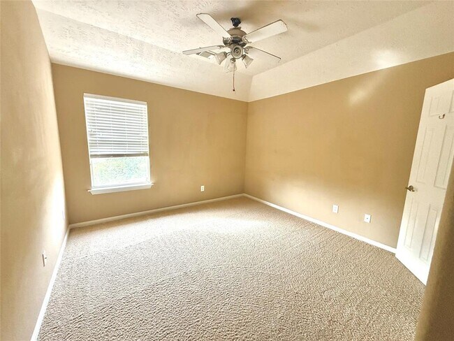 Building Photo - 25126 Knob Pines Ct