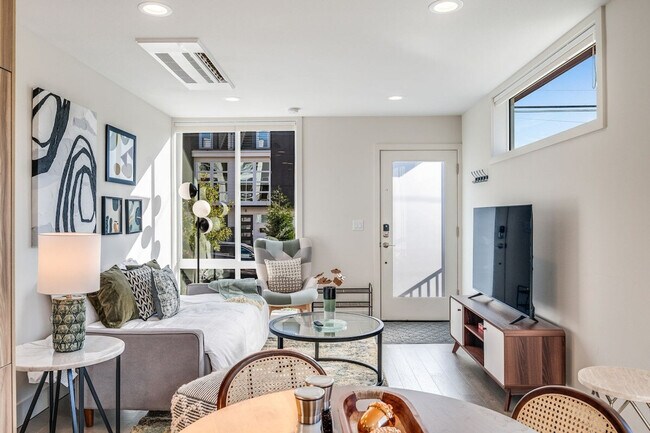 Building Photo - 4205 Evanston Ave N