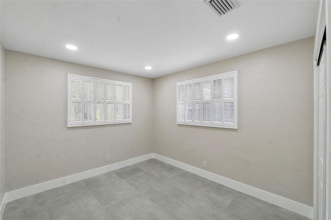 Building Photo - 828 Johnson St