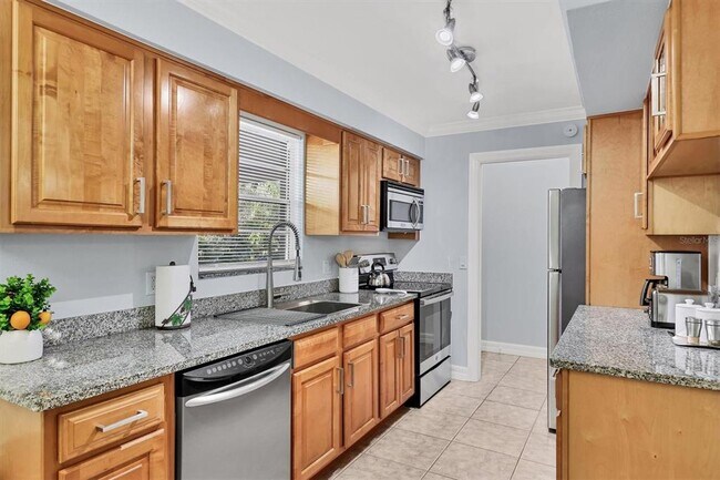 Building Photo - 3350 S Osprey Ave