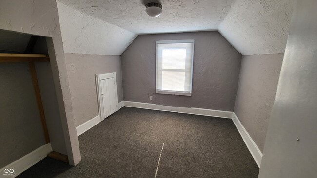 Building Photo - 330 W 6th St