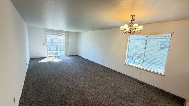 Building Photo - 777 Wagon Dr