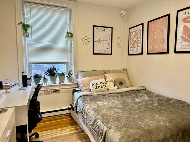 Building Photo - 2 bedroom in Boston MA 02114