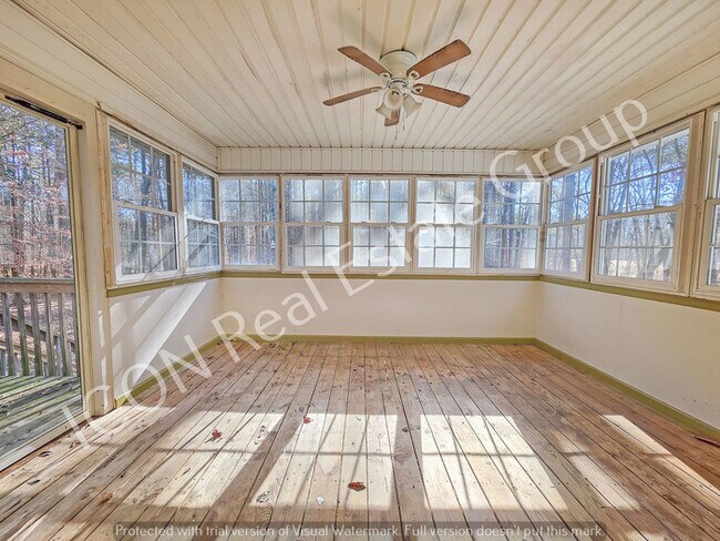 Building Photo - 3/2.5 home with large level lot