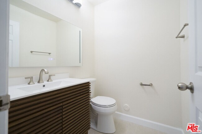 Building Photo - 13321 Meyer Rd