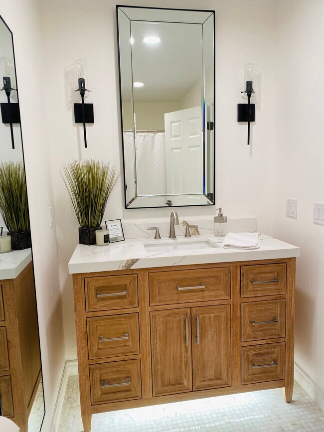 Building Photo - 180 Vista Ln